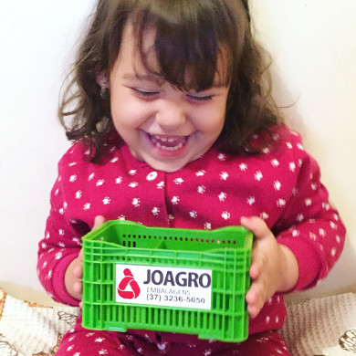 Menina segurança caixa em miniatura da Joagro