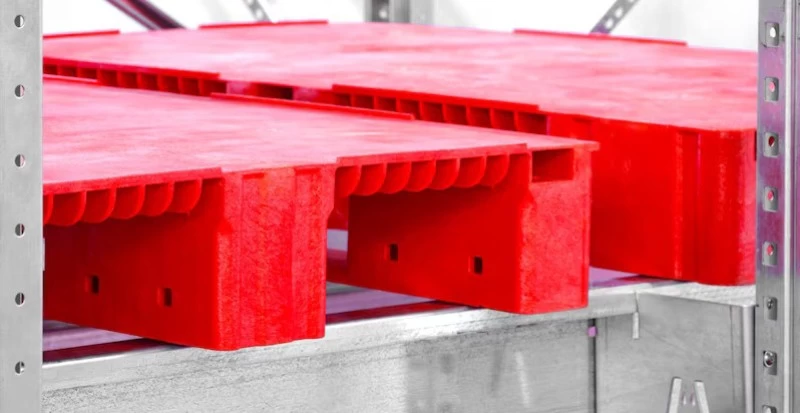 Estrados plásticos e seu papel na prevenção de perdas e contaminações em mercados e feiras
